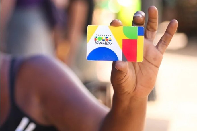 famílias recebem Bolsa Família antecipado em julho