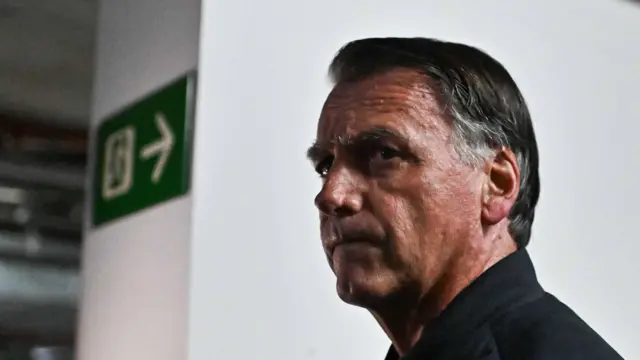 Prisão domiciliar de Jair Bolsonaro repercute globalmente